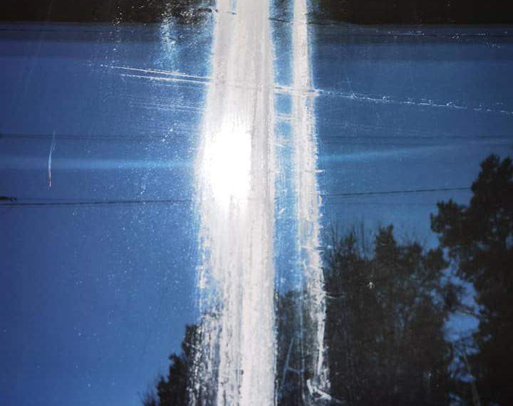 wypalenia i mocne uszkodzenia na szybie